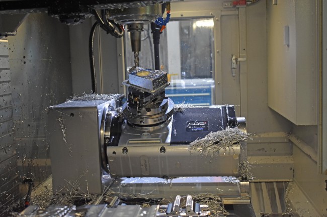 Nullpunktspannsystem vom Spannsysteme-Hersteller LANG spart Rüstzeit in einer CNC-Fräsmaschine