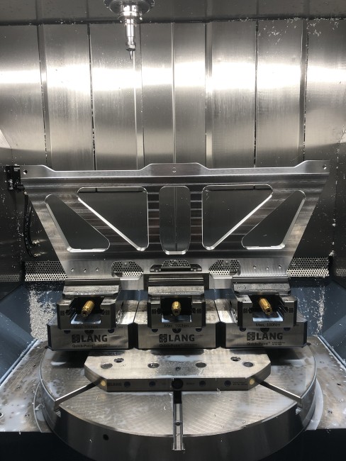 Réhausses 5-axes	de LANG Technik instaure une distance dans l’usinage 5 axes