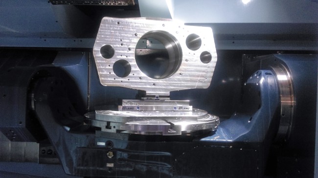 Avec le dispositif de serrage à point zéro de LANG Technik les opérateurs bénéficient de un gain de temps considérable lors de la mise en place