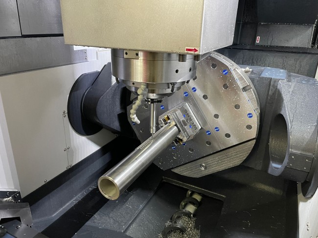 l´étau de centrage pour pièces rondes serré sur une plaque point zéro de LANG Technik