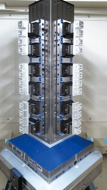 0-Punkt-Platten von LANG Technik auf einem Spannturm in einem Horizontalbearbeitungszentrum