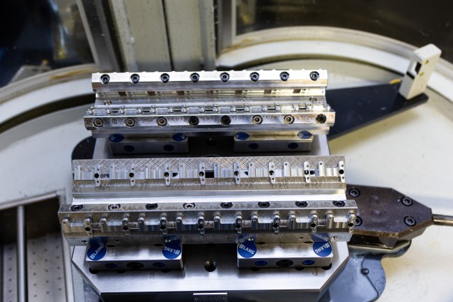 0-Punkt-Platten von LANG Technik auf einer Automationspalette