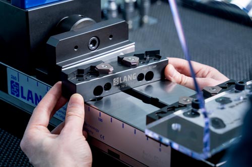 Installing the Makro•4Grip stamping jaw on an stamping unit.