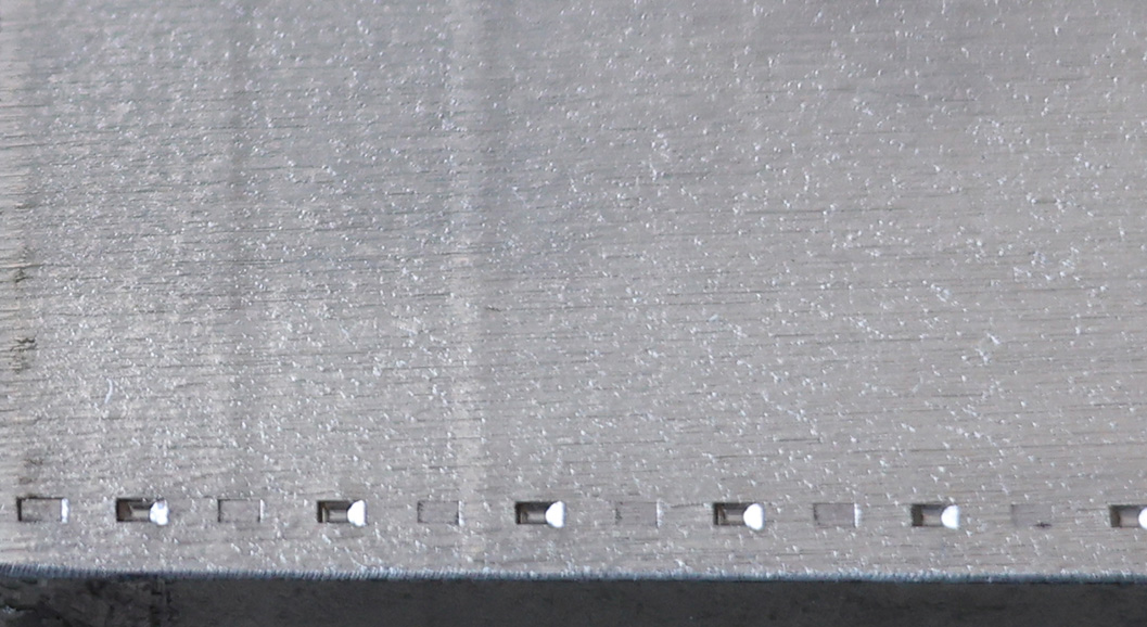 With the LANG stamping unit, pre-stamping is performed either on the saw cut or on the scale layer.