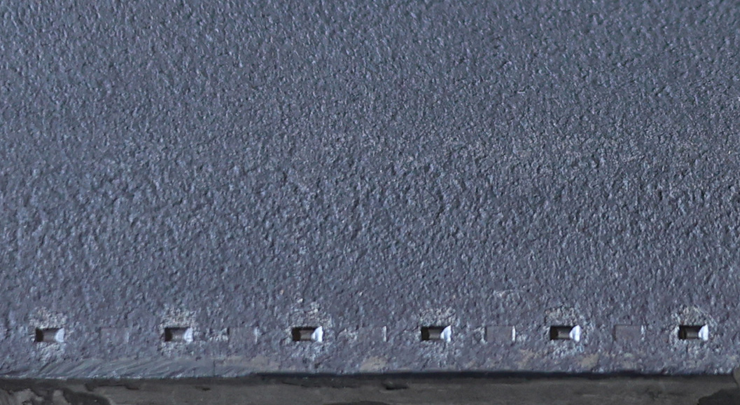With the LANG stamping unit, pre-stamping is performed either on the saw cut or on the scale layer.