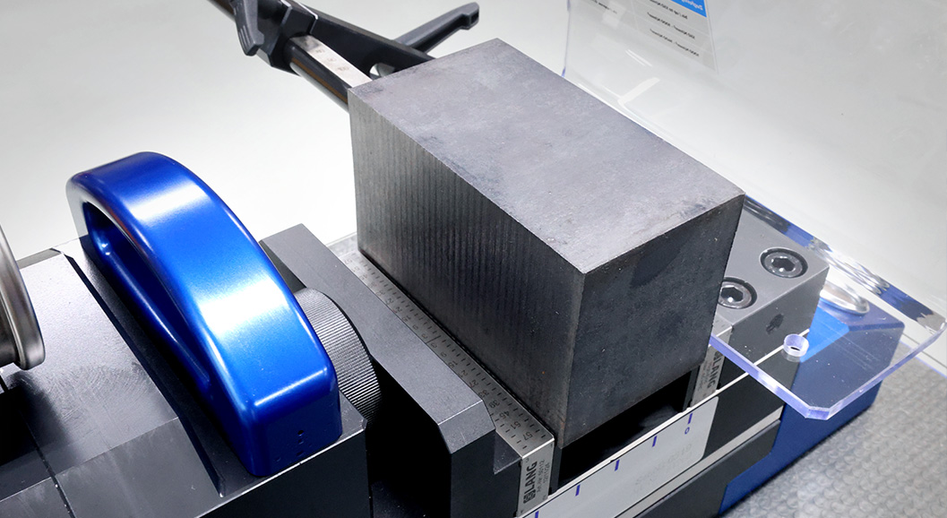 LANG stamping jaws can be used for rectangular workpieces.